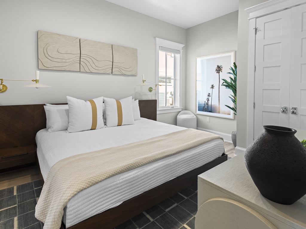 Primary bedroom, King