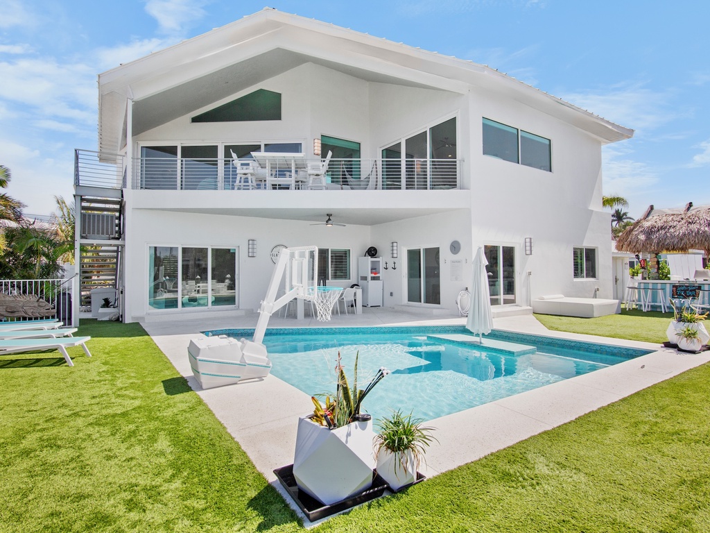 Island Life Villa by AMI Locals