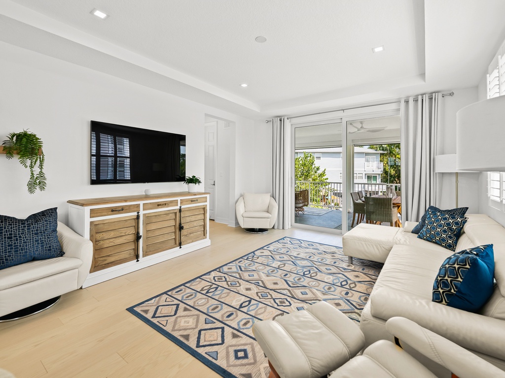 Open and Bright Living Area