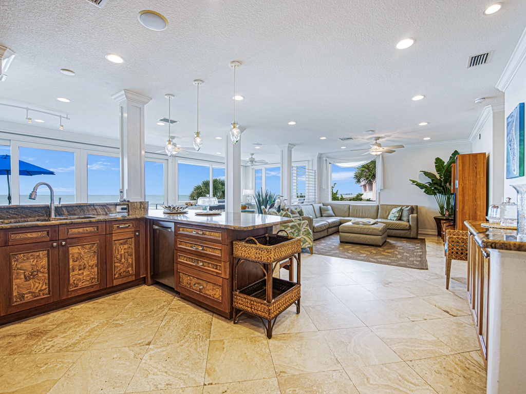 Side B - Top Floor - Fully Equipped Kitchen