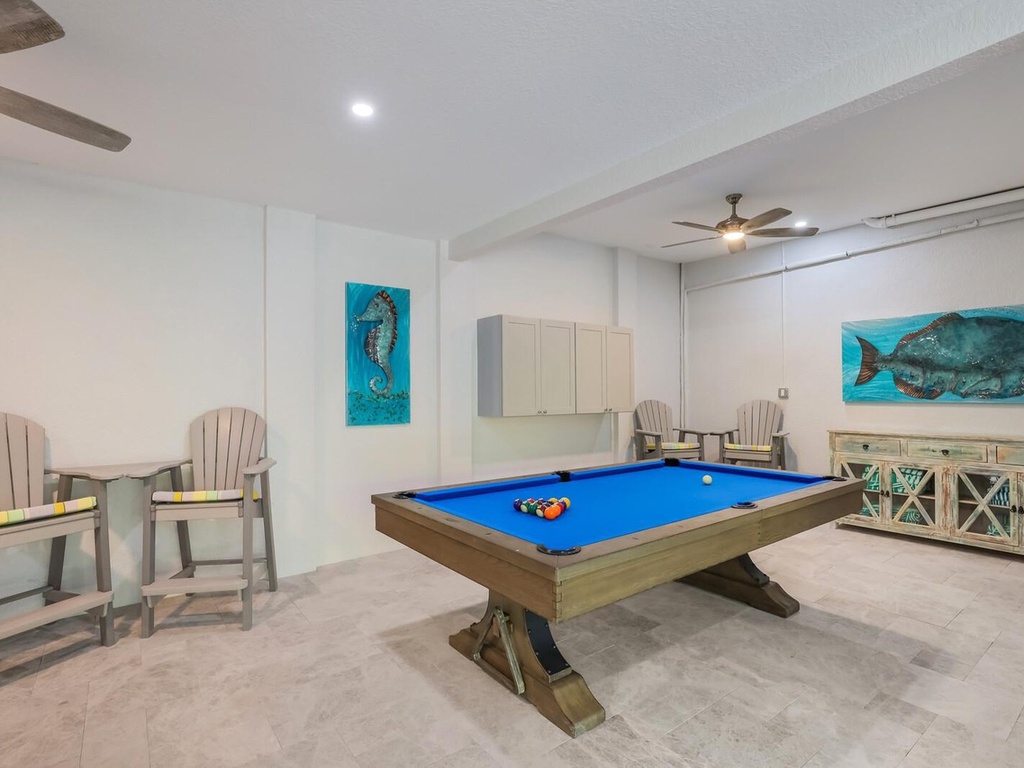 Room with Bar and Indoor Games