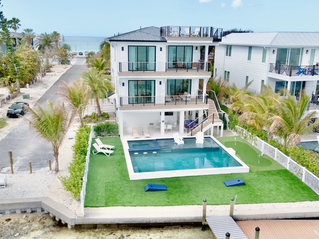 Golden Glow by AMI Locals