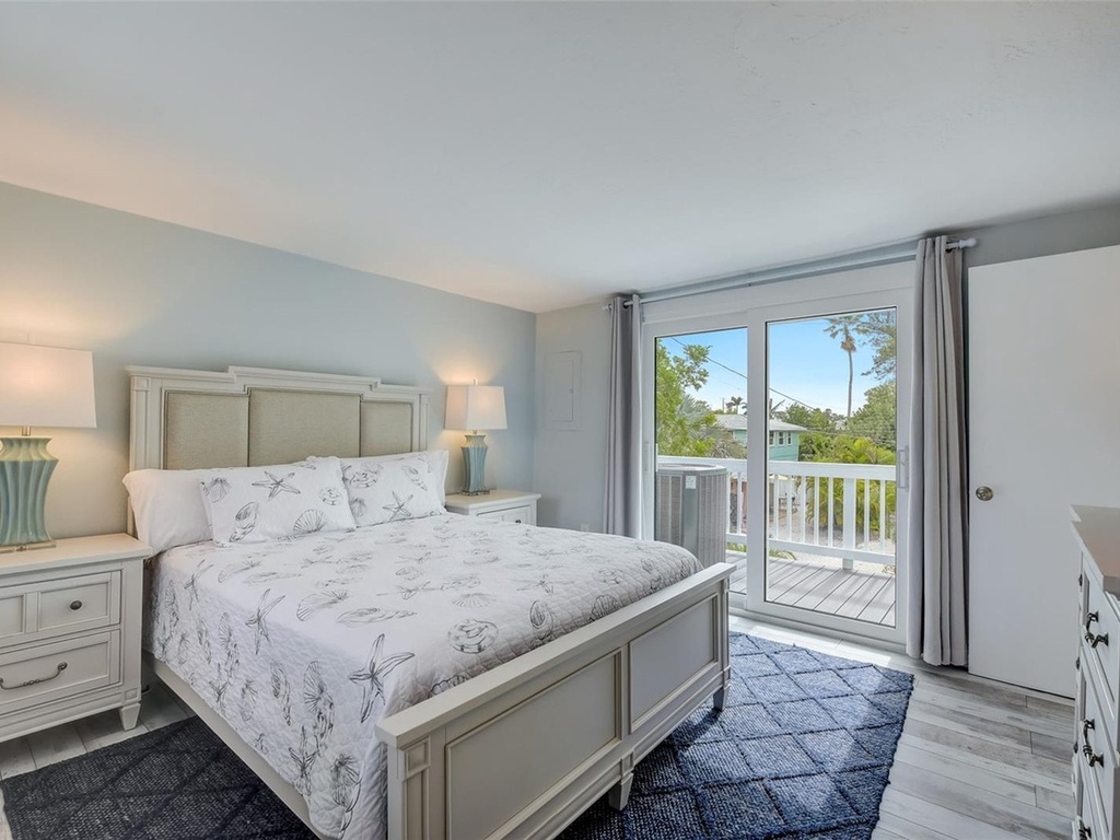 Primary Bedroom, Queen