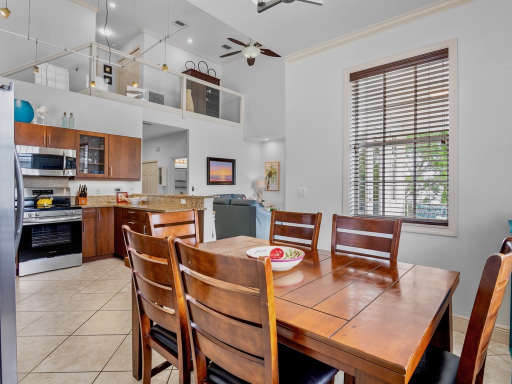 Family dining space for six