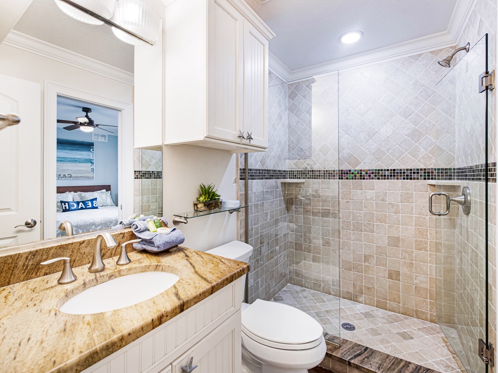 Sie B - Second Bathroom - En-Suite