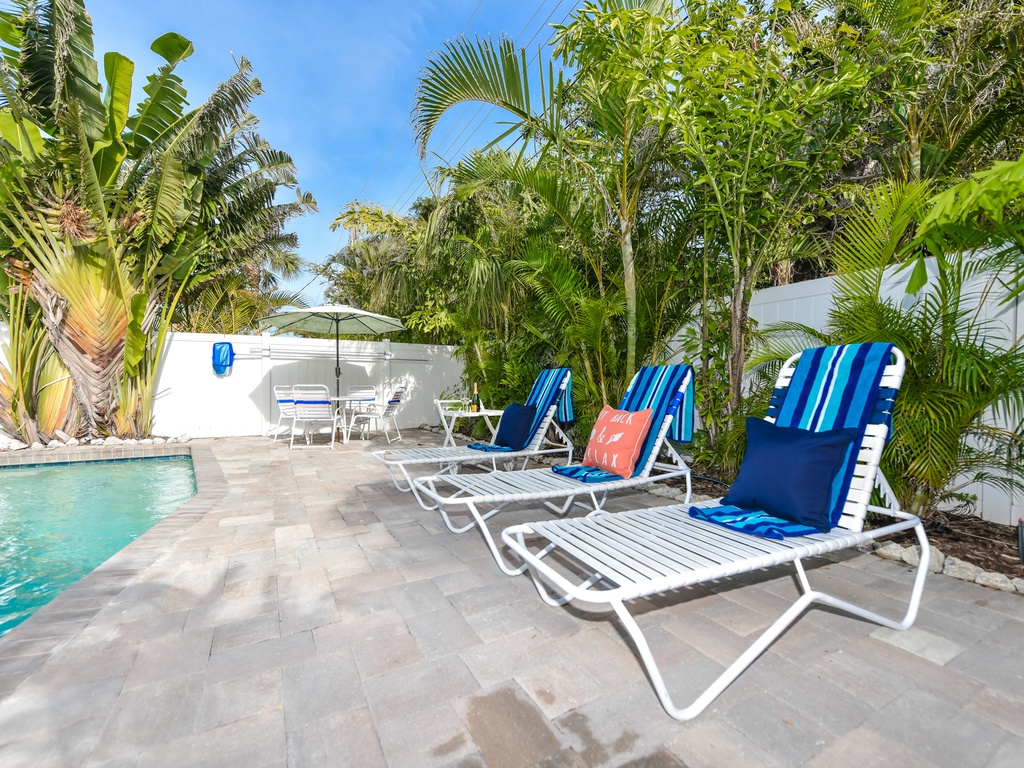 Poolside Loungers, West Unit