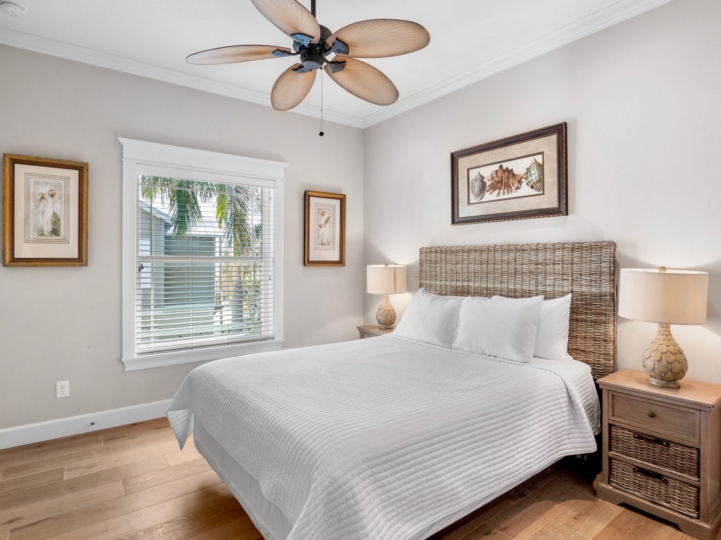 Second Bedroom, Queen