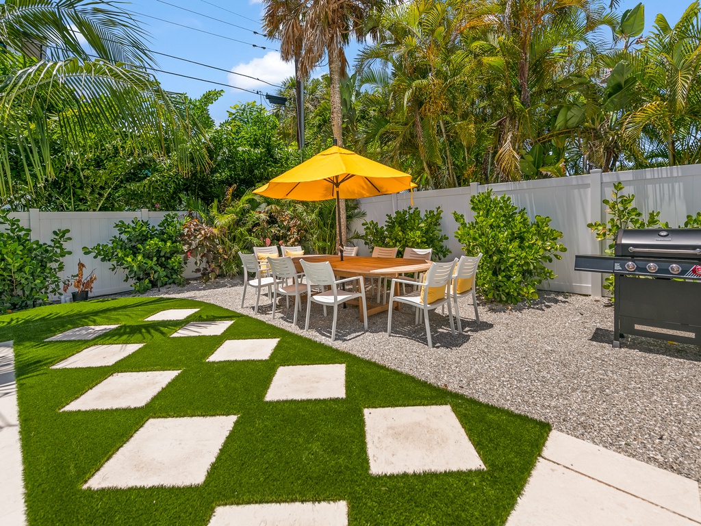 Outdoor Dining and BBQ Grill