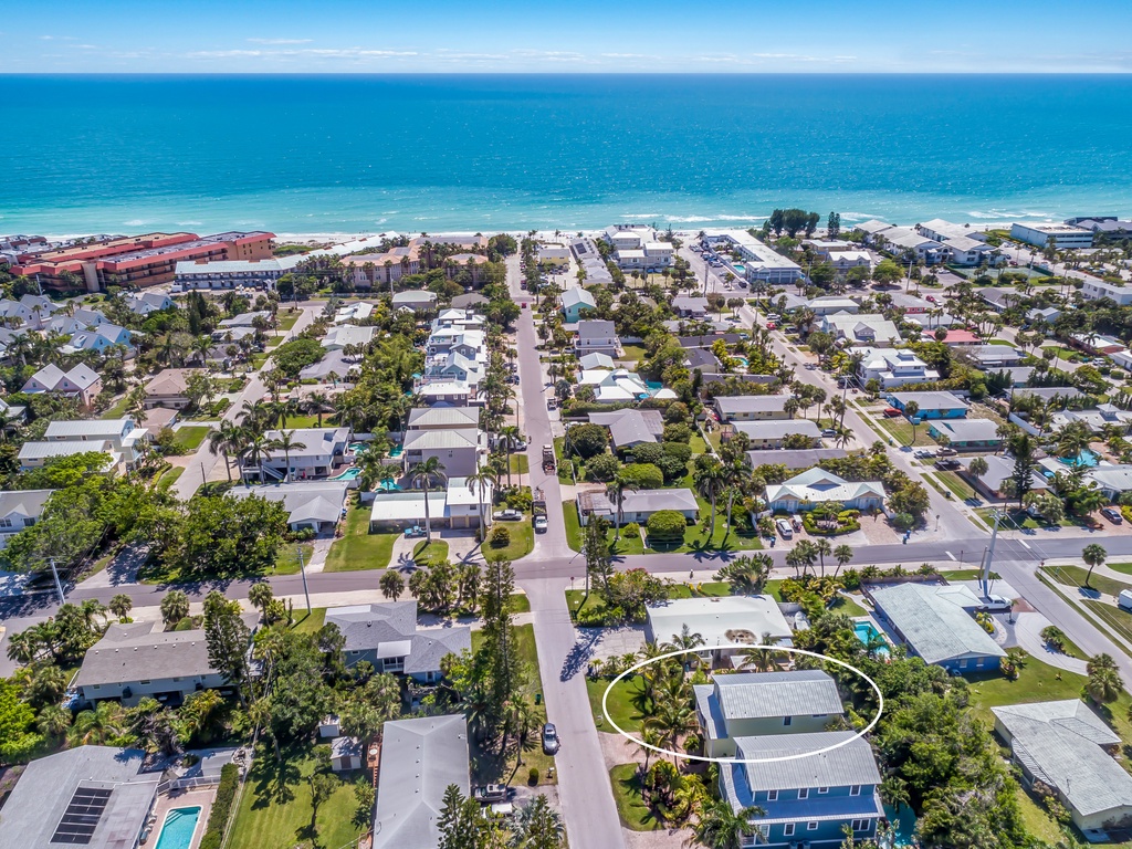 Close to Beach - 4 minute walk