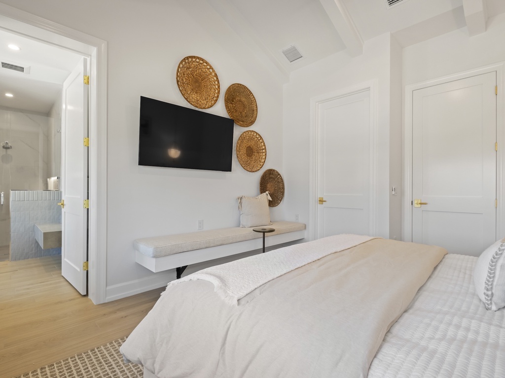 Third Bedroom, King bed