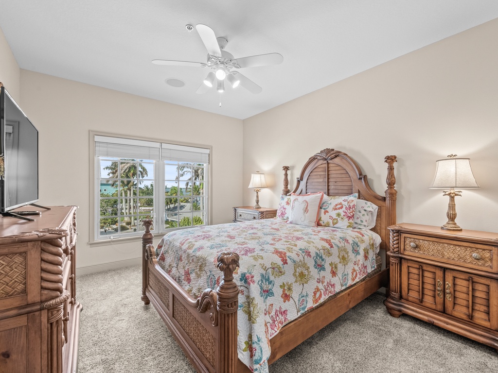 Second Bedroom - Queen