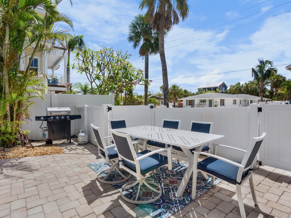Tiki Sunshine by Anna Maria Vacations