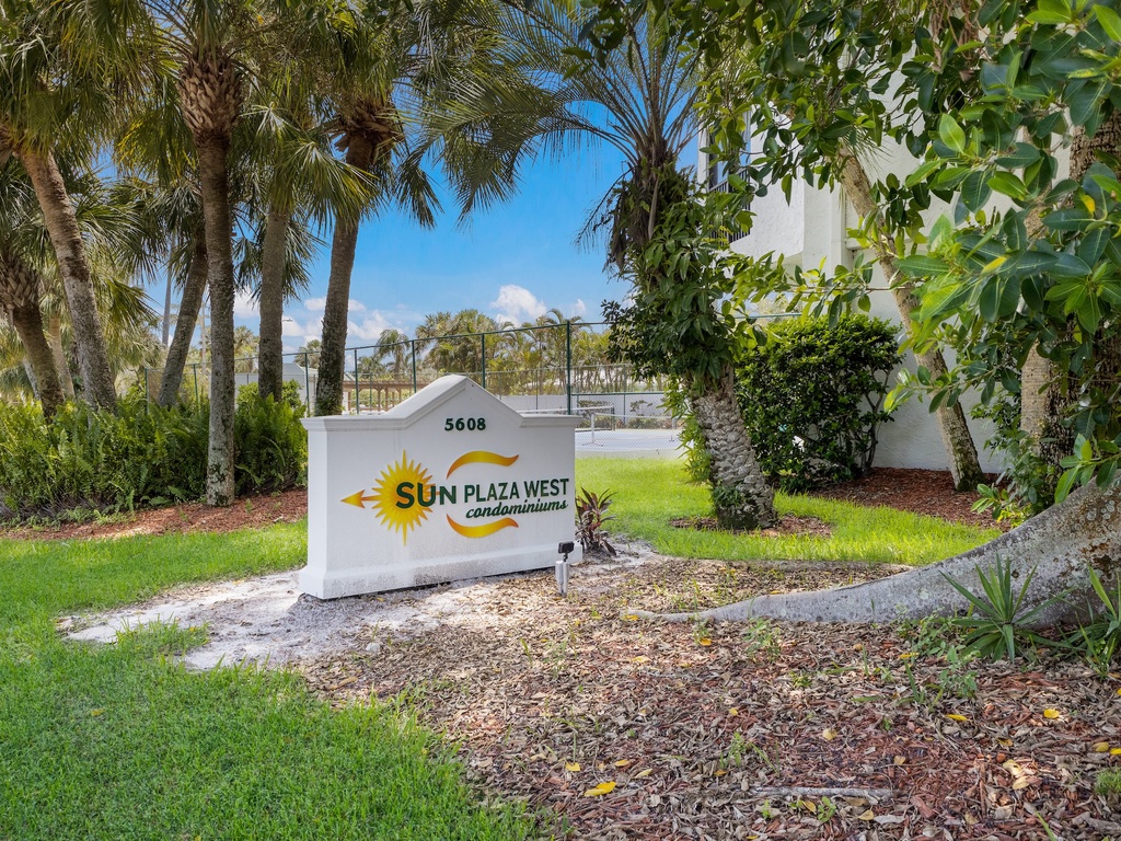 The Twins Hideaway at Sun Plaza West