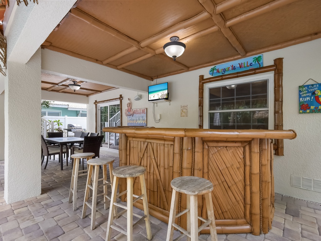 Outdoor Bar and TV