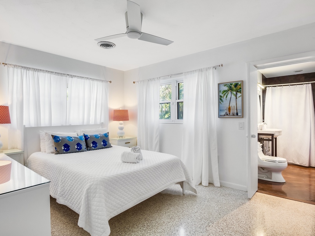 Second Bedroom, Queen