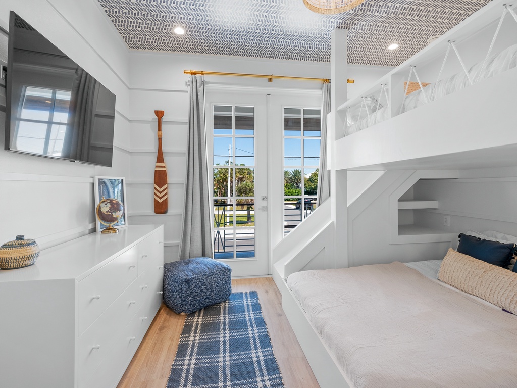 Fourth Bedroom - Full / Queen Bunk