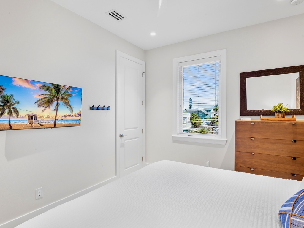 Second Bedroom, King