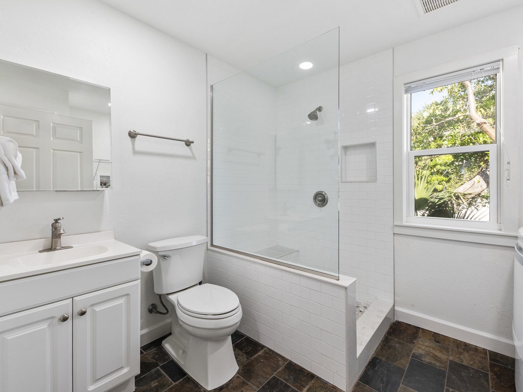 Private Suite, Ensuite bathroom