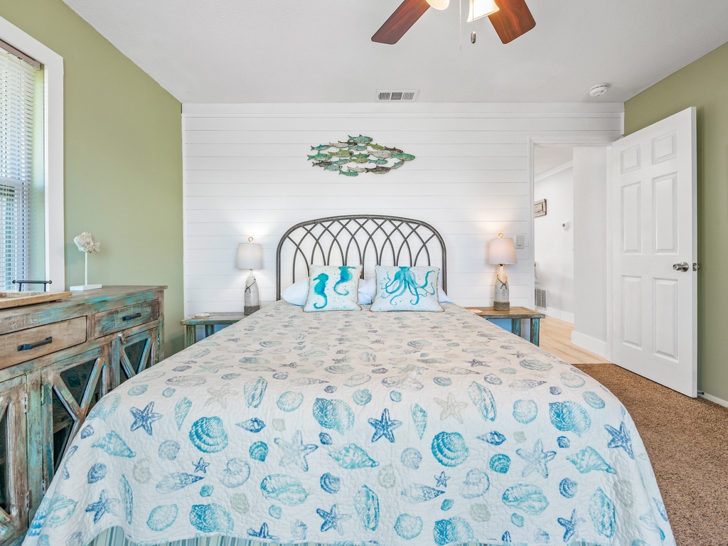 Primary Bedroom, Queen