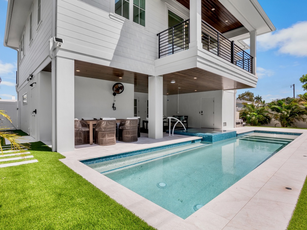 Private Pool, Spa and Lounge Area