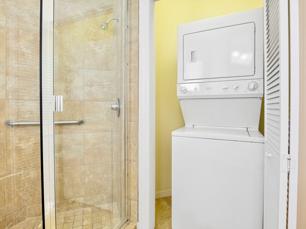 Fifth Bedroom (Second floor) - Ensuite Bathroom
