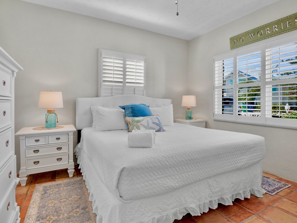 Second Bedroom, Queen bed