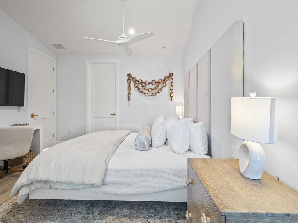 Second Bedroom, King bed