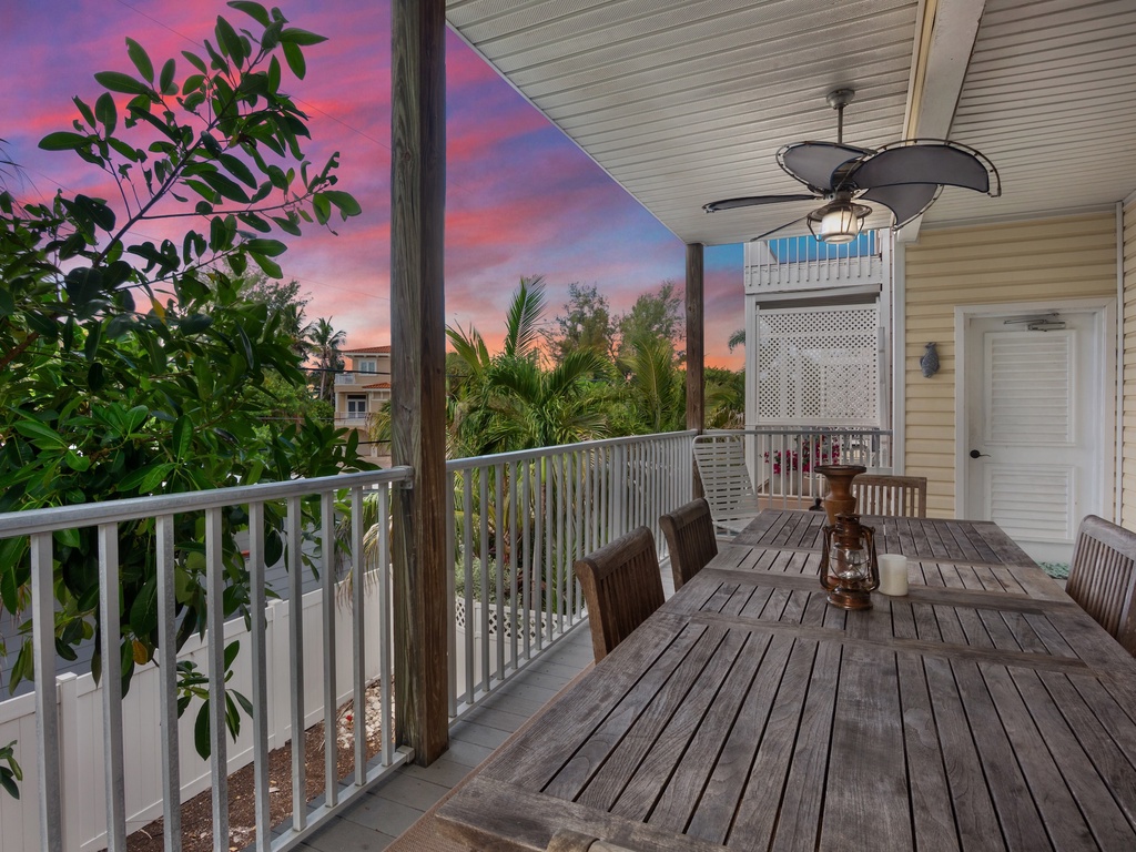 Main Balcony, Dining Area