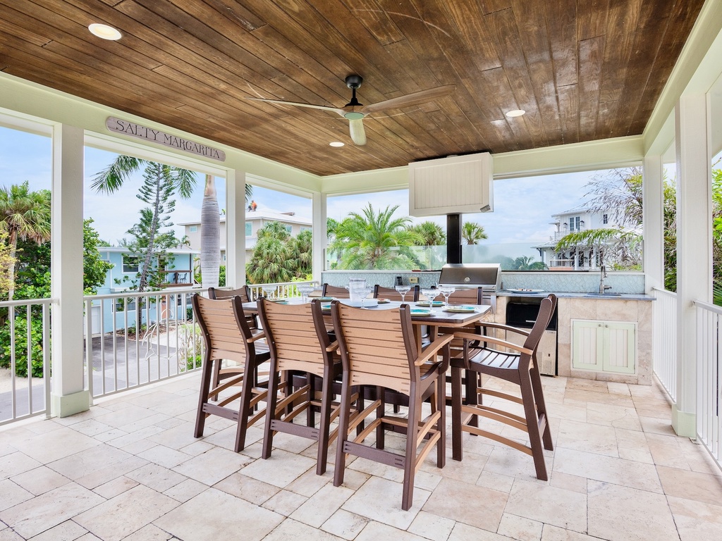 Outdoor Dining and Kitchen