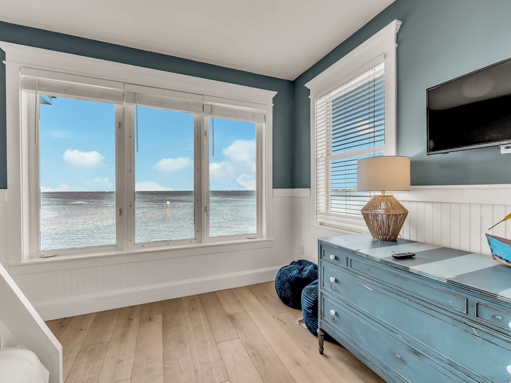 Fifth Bedroom, Twin/Full Bunk