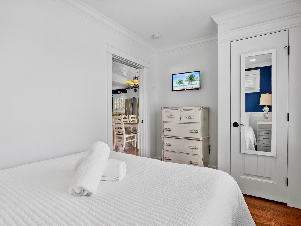 Third Bedroom, Queen bed