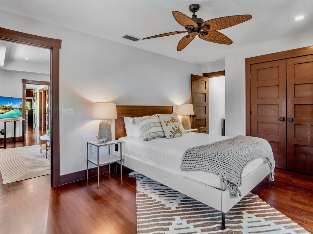 Third Bedroom, Queen bed