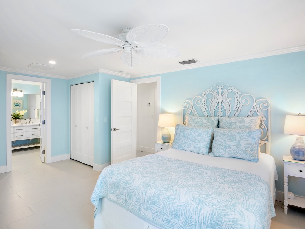 Primary Bedroom, Queen