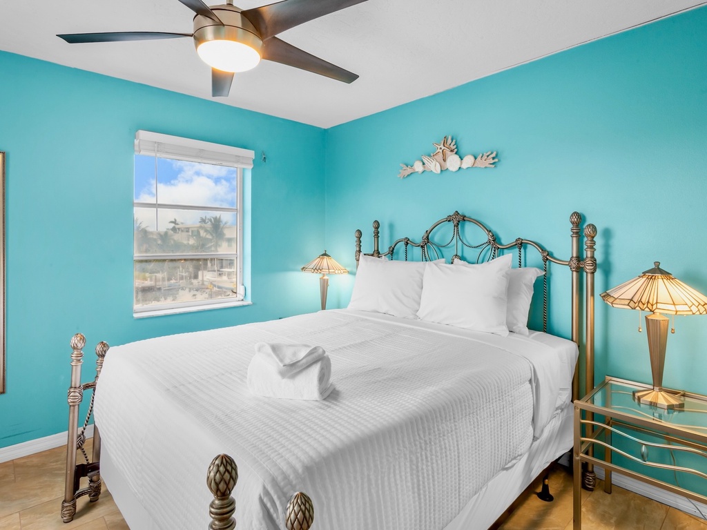 Third Bedroom, Queen
