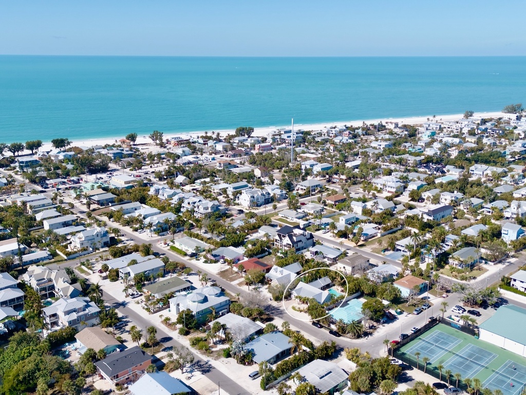 Short walk to the beach!