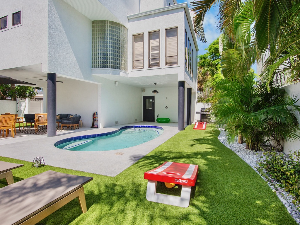 Cornhole game set for outdoor fun