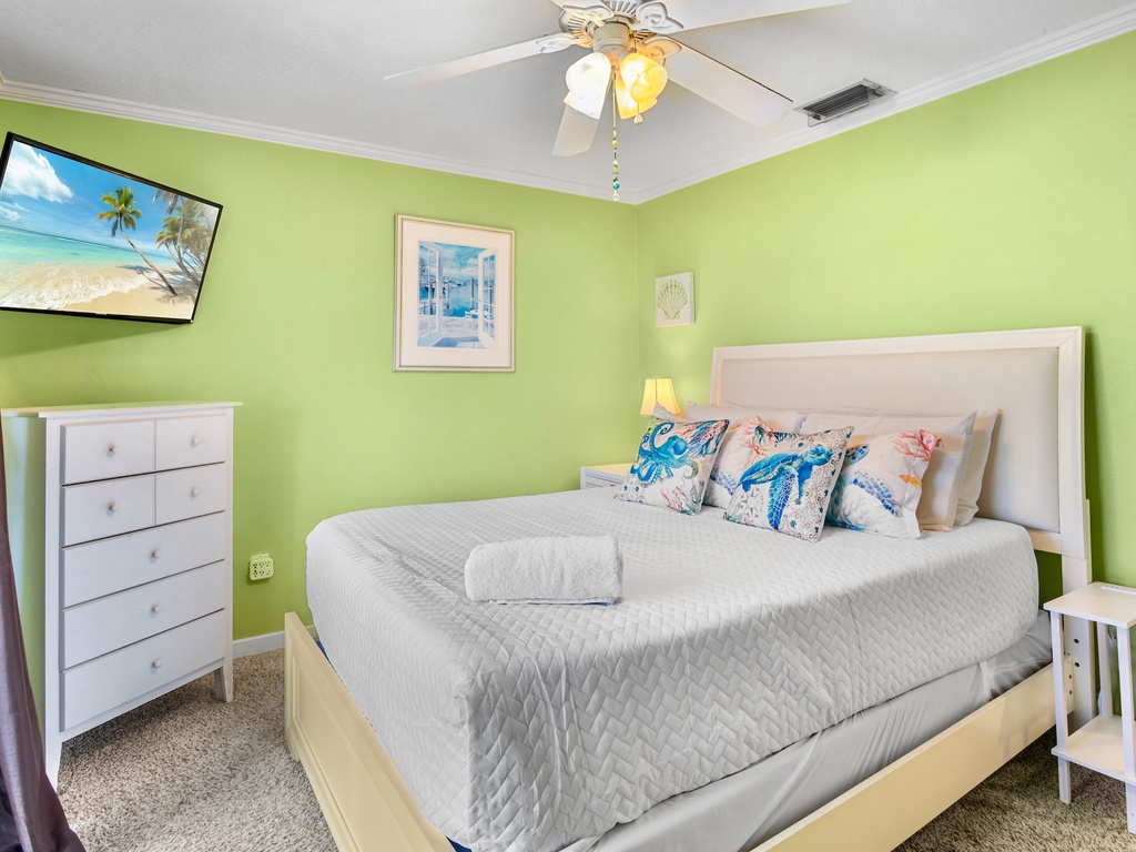 Second Bedroom, Queen bed