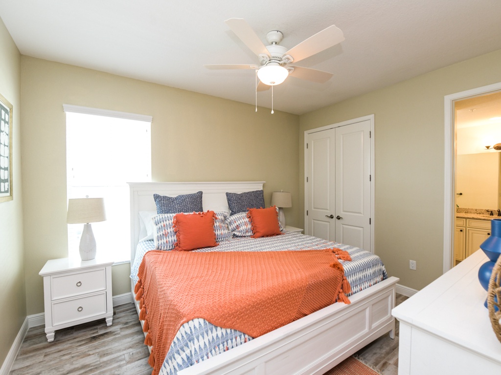 Second Bedroom, King
