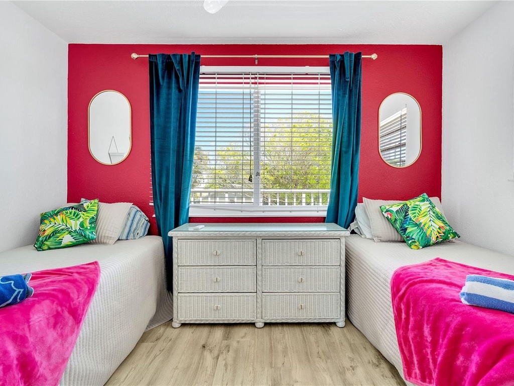 Second Bedroom, Two Twin beds