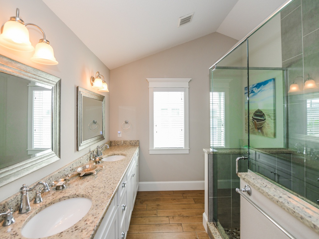 Ensuite Bathroom to Bedroom 4, Montego Bay - AMI Locals