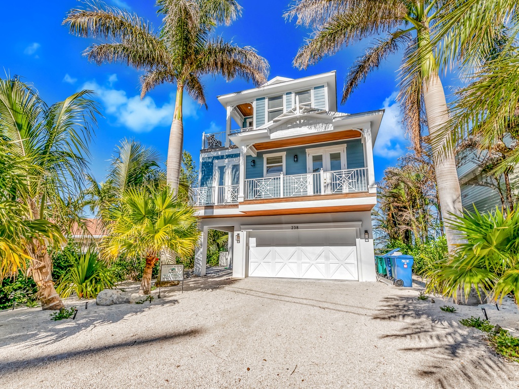 Exterior of Bayfront Paradise by AMI Locals