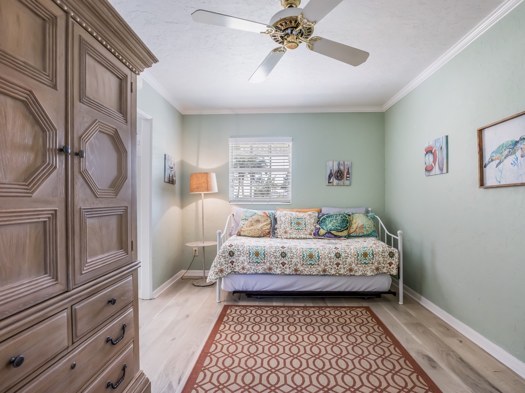 Den - Twin Daybed with Trundle