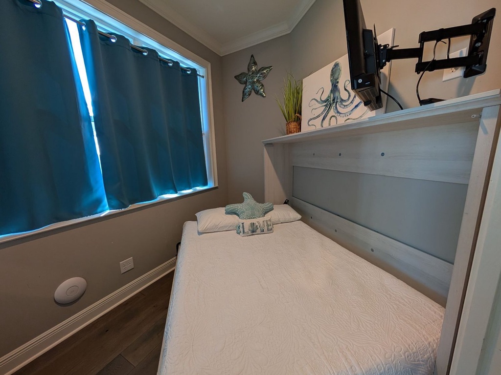 Fourth Bedroom, Murphy Style Queen Bed