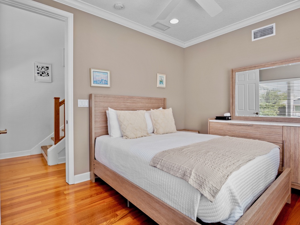 Bonus Room, Queen bed