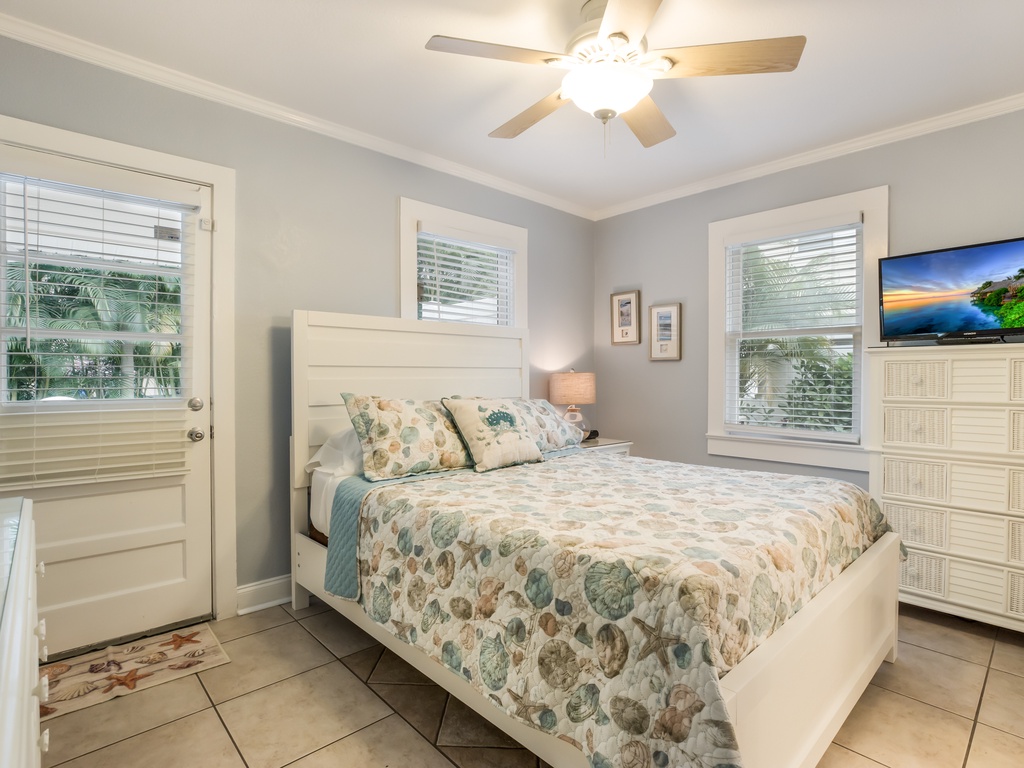 Primary Bedroom-Queen