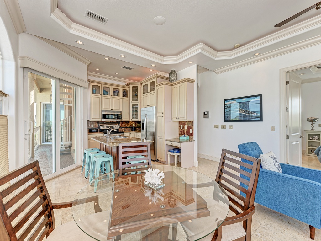 Second Kitchen - Dining Area