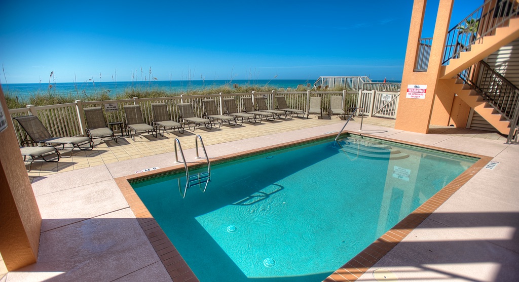 Bradenton Beach Club Beachfront Pool