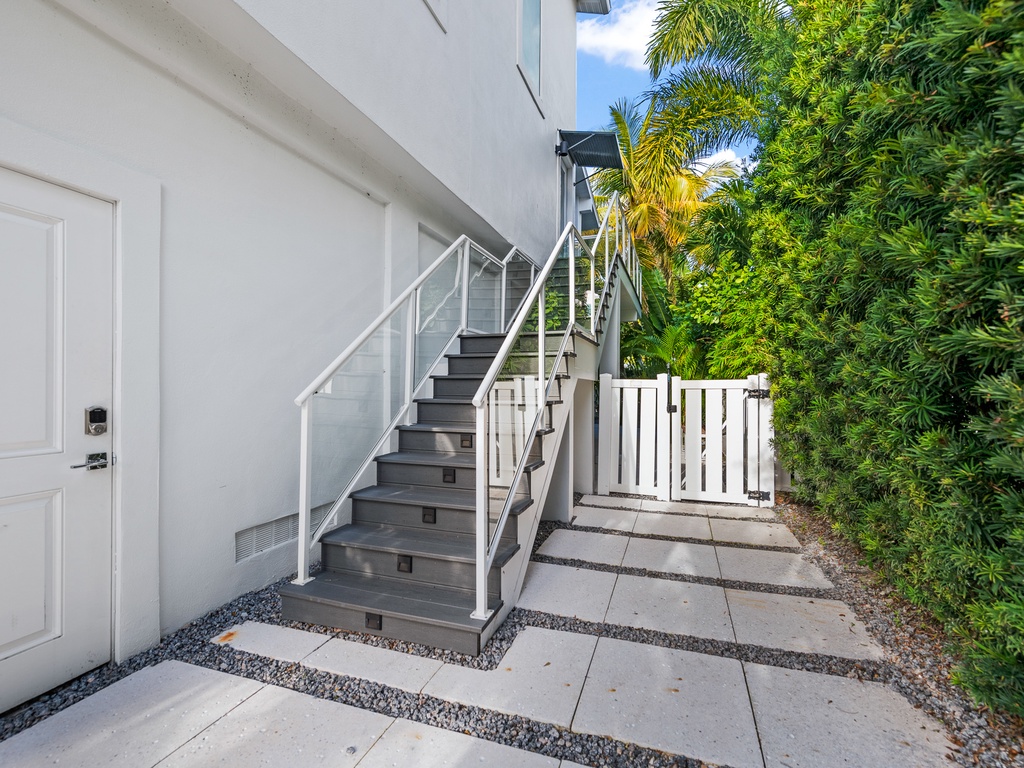 Decorative staircase accent