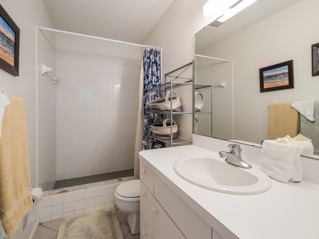 Primary En-suite Bathroom