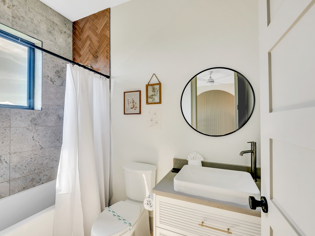 Fourth En-Suite | Shower/Tub Combo